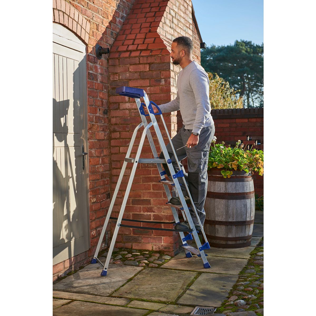 Werner 7050518 Stepladder 5 Tread Workstation